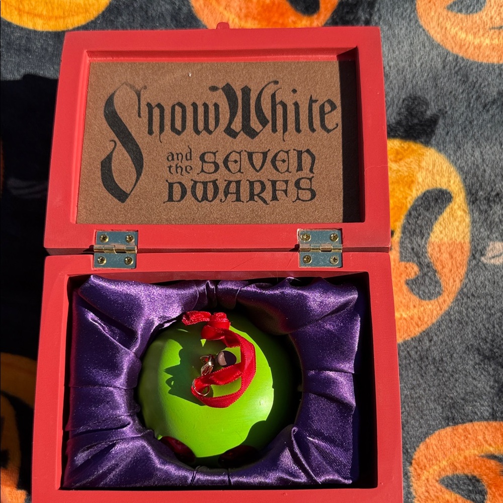 Snow Whites Curse -  Red and Orange Heart Trinket Box - Picture 3 of 4